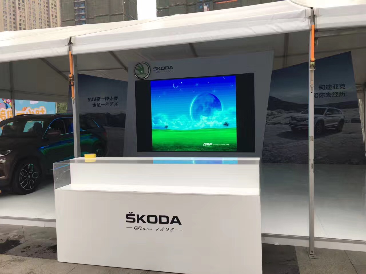 木質(zhì)接待臺定制